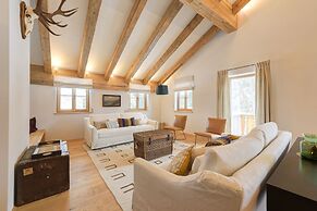 Chalet Silver Fox