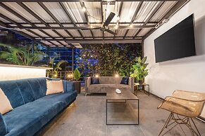 Casa Madera Parque Lleras by HOUSY HOST