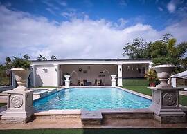 Vintage Oaks Hideaway