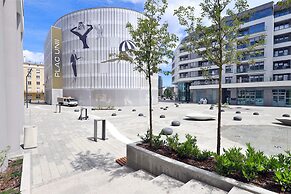 Obrońców Wybrzeża Gdynia by Renters