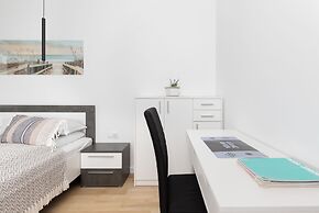 Obrońców Wybrzeża Gdynia by Renters