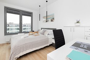 Obrońców Wybrzeża Gdynia by Renters