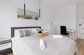 Obrońców Wybrzeża Gdynia by Renters