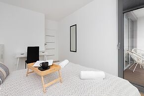 Obrońców Wybrzeża Gdynia by Renters