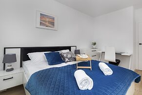 Obrońców Wybrzeża Gdynia by Renters