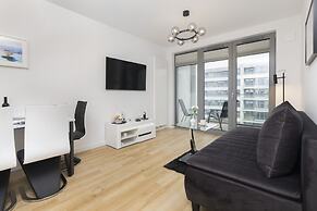 Obrońców Wybrzeża Gdynia by Renters