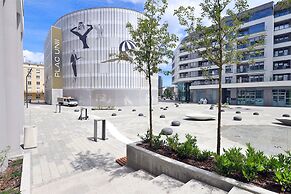 Obrońców Wybrzeża Gdynia by Renters