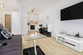 Obrońców Wybrzeża Gdynia by Renters