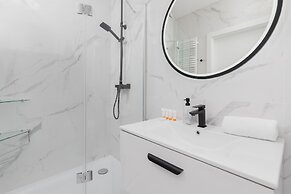 Obrońców Wybrzeża Gdynia by Renters