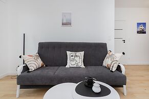 Obrońców Wybrzeża Gdynia by Renters