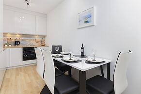 Obrońców Wybrzeża Gdynia by Renters