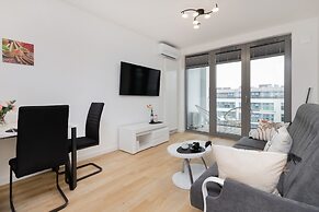 Obrońców Wybrzeża Gdynia by Renters