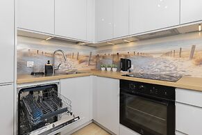 Obrońców Wybrzeża Gdynia by Renters