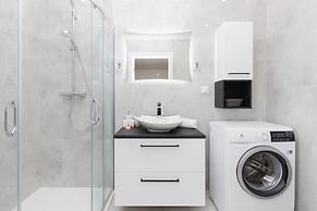 Obrońców Wybrzeża Gdynia by Renters