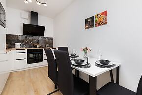 Obrońców Wybrzeża Gdynia by Renters