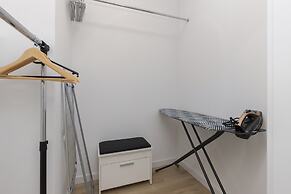 Obrońców Wybrzeża Gdynia by Renters