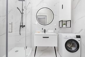 Obrońców Wybrzeża Gdynia by Renters