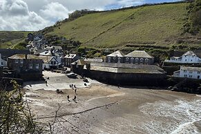 1 Bed-cottage-parking-patio-close to Coasts