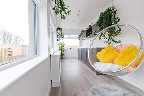 Stunningly Refurbished 1 bed Home on the N/e Coast