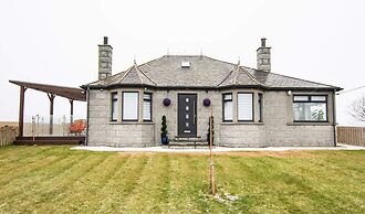 Stunningly Refurbished 1 bed Home on the N/e Coast