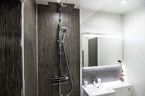 Stunningly Refurbished 1 bed Home on the N/e Coast