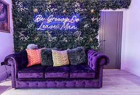 Stunningly Refurbished 1 bed Home on the N/e Coast