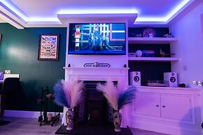 Stunningly Refurbished 1 bed Home on the N/e Coast