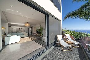 With Pool and Superb sea View - Villa Candelária