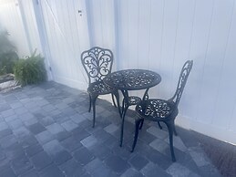 The Tiny Cottage in The Springs