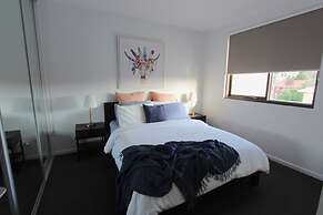 StayCentral-Heidelberg Heights Penthouse