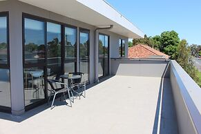 StayCentral-Heidelberg Heights Penthouse