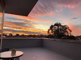 StayCentral-Heidelberg Heights Penthouse