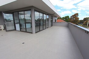 StayCentral-Heidelberg Heights Penthouse