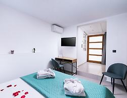 Alcyone Studios and Apartments