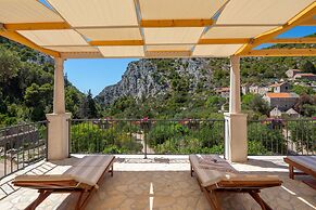 Rustic luxury villa Fulmin