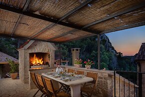 Rustic luxury villa Fulmin