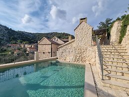 Rustic luxury villa Fulmin