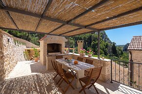 Rustic luxury villa Fulmin