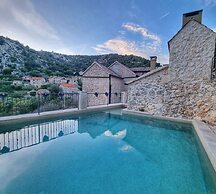 Rustic luxury villa Fulmin