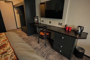 Cat & Lion Country Pub and Hotel