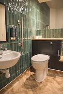 Cat & Lion Country Pub and Hotel