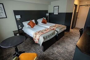 Cat & Lion Country Pub and Hotel