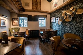 Cat & Lion Country Pub and Hotel