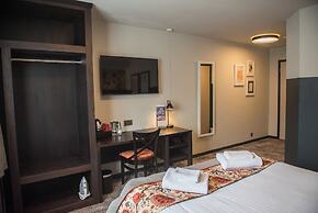 Cat & Lion Country Pub and Hotel