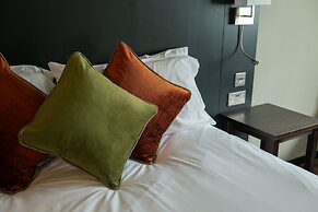 Cat & Lion Country Pub and Hotel