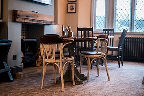 Cat & Lion Country Pub and Hotel