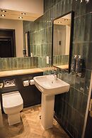 Cat & Lion Country Pub and Hotel