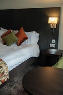 Cat & Lion Country Pub and Hotel