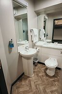 Cat & Lion Country Pub and Hotel