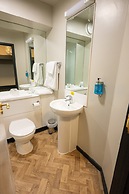 Cat & Lion Country Pub and Hotel